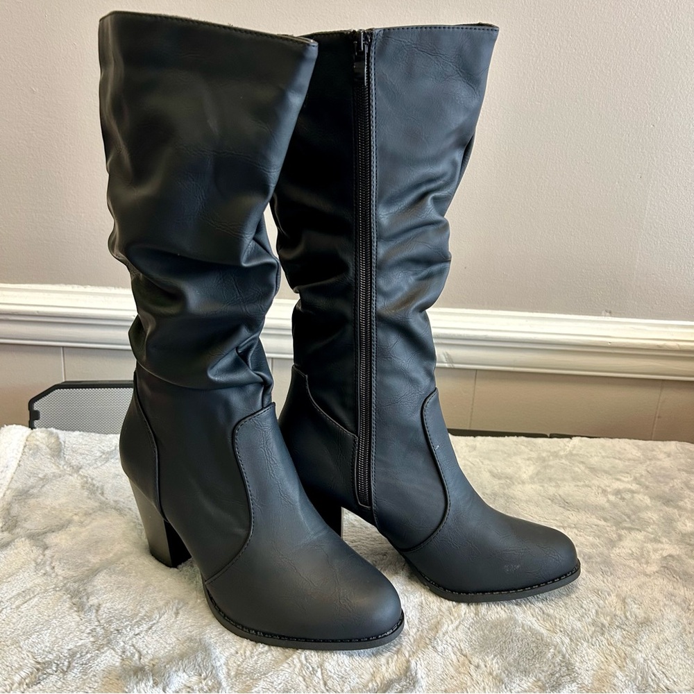 Forever Black Zip Up Boots 👢 NWOT Sz 5, or 7